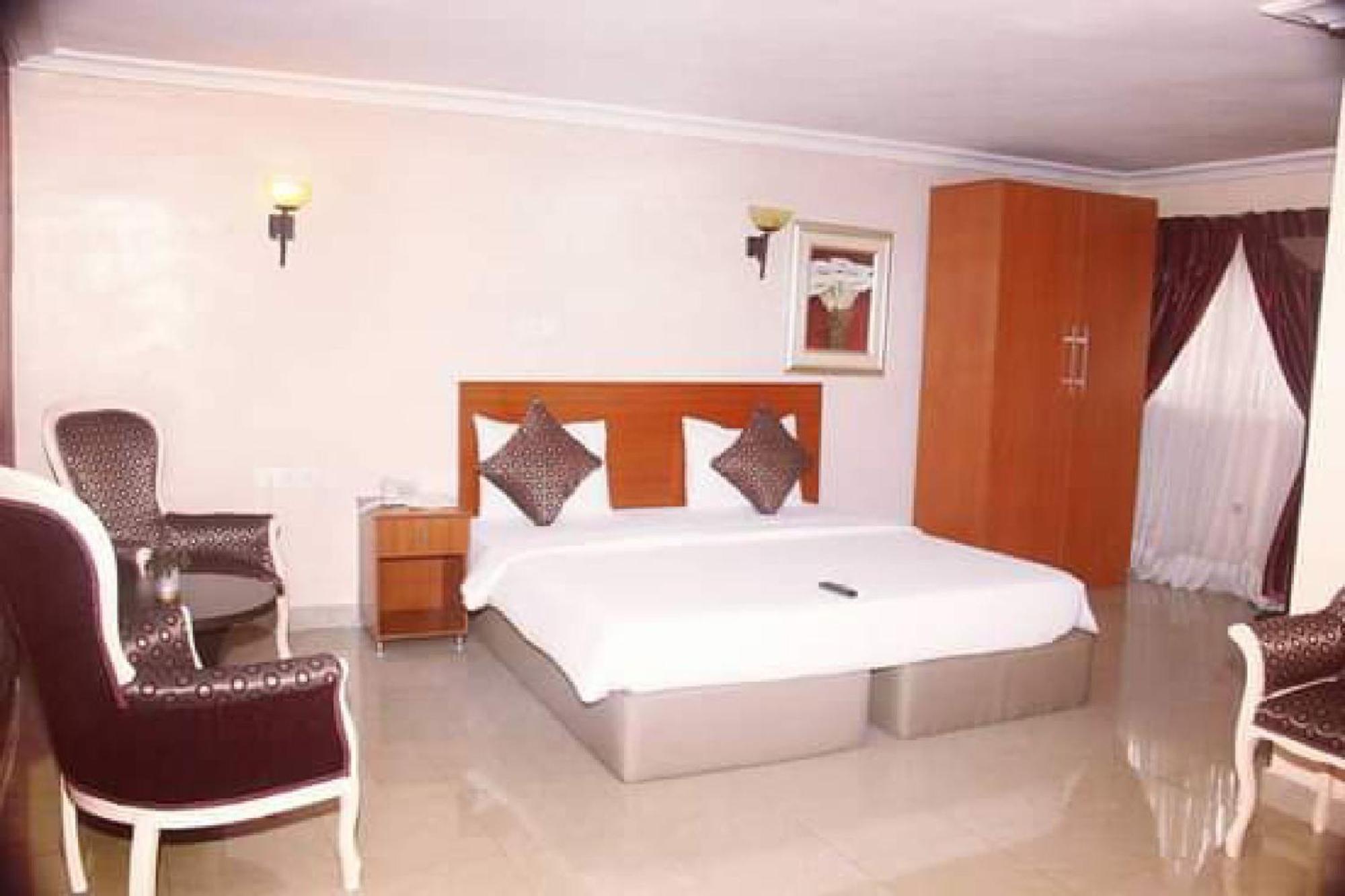 Room In Lodge - Choice Suites 111 Formerly Crown Cottage Hotel Ikeja Exteriér fotografie