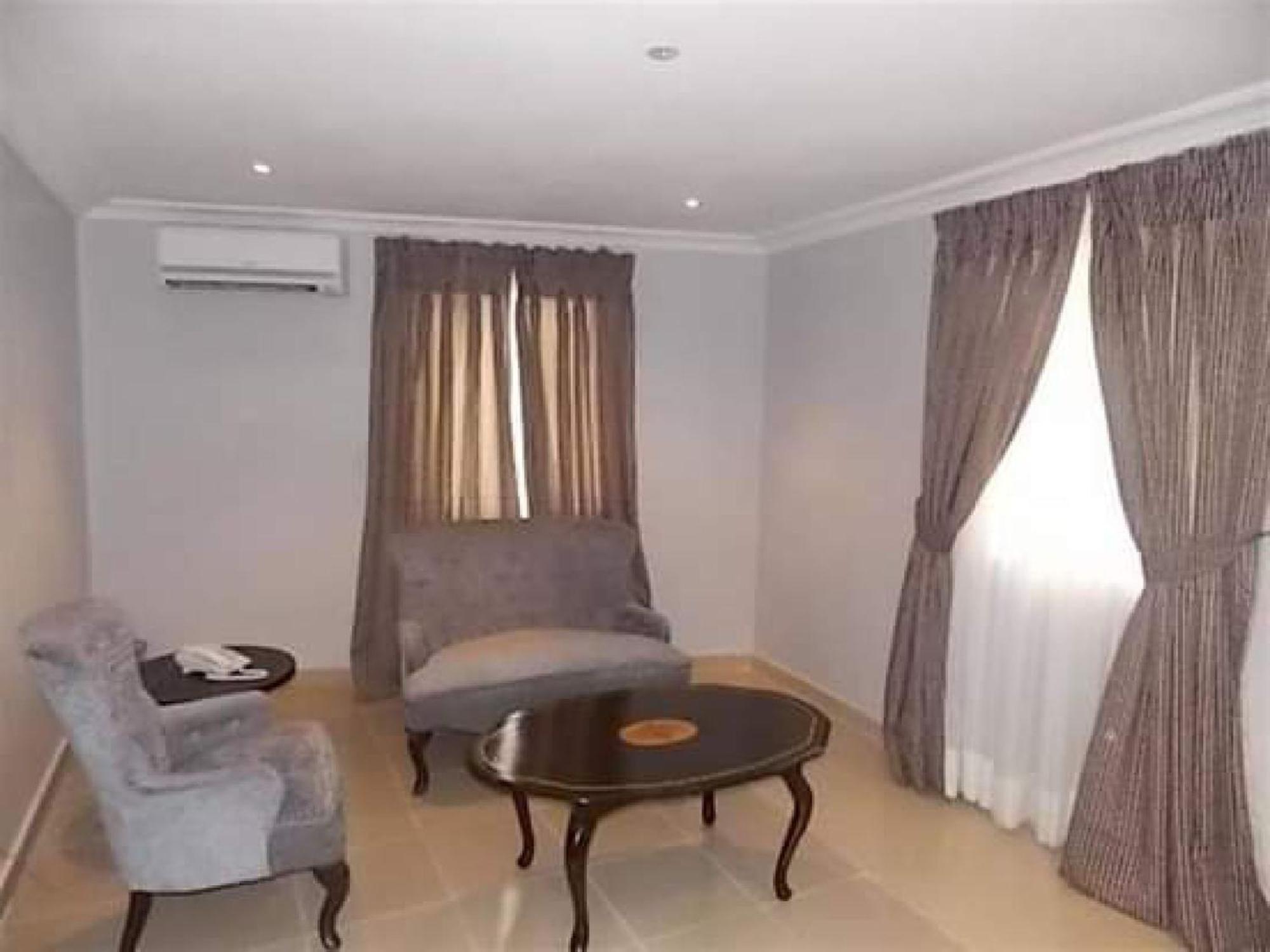 Room In Lodge - Choice Suites 111 Formerly Crown Cottage Hotel Ikeja Exteriér fotografie