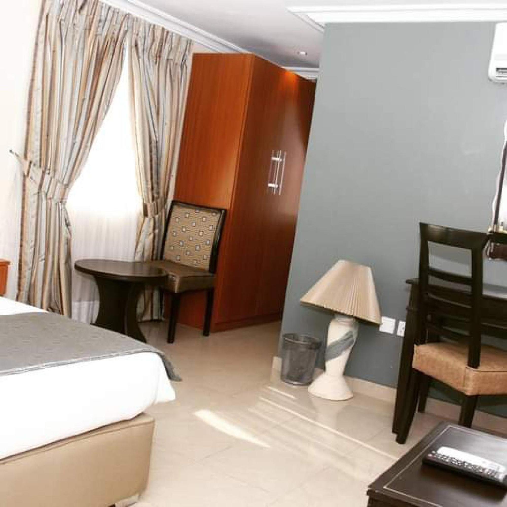 Room In Lodge - Choice Suites 111 Formerly Crown Cottage Hotel Ikeja Exteriér fotografie
